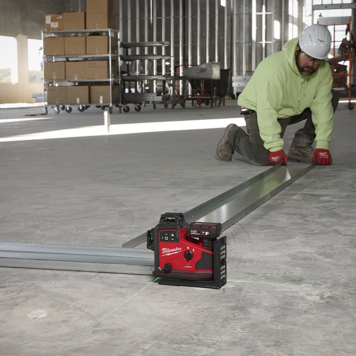 Milwaukee M12A3PLO-0C 12V M12 Green Auto Alignment 360° 3 Plane Laser with 1 x 2.5Ah Battery Charger Case & Laser Tripod